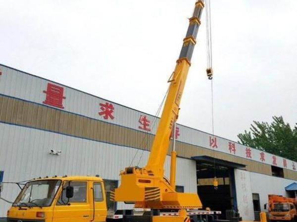 正定县吊车出租_惠25吨吊车租赁价格是多少?